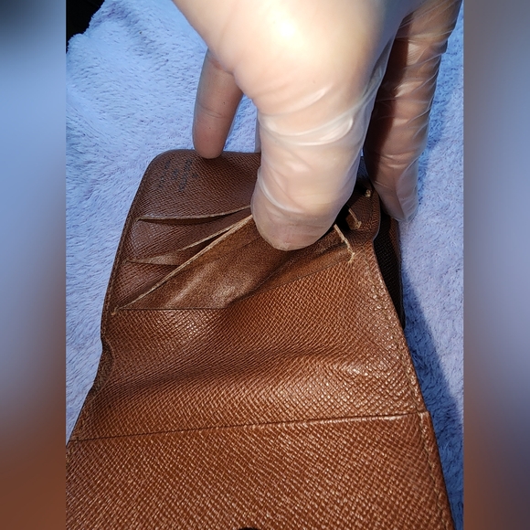 Authentic Louis Vuitton Monogram Compact Zippy - Picture 10 of 15